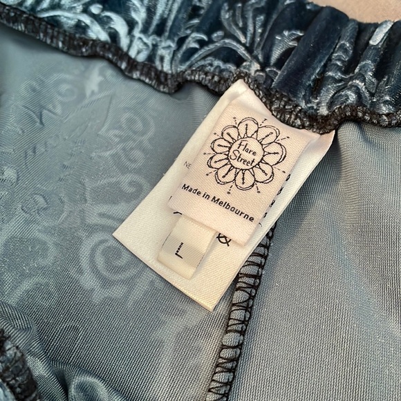 Flare Street Velvet Faerydae Flares New L 70’s Flower Power Free People Blue NEW - Picture 8 of 10
